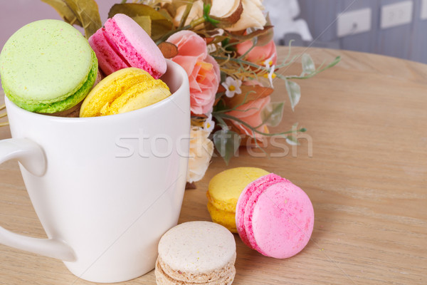 Tradycyjny francuski kolorowy słodkie macaron kubek Zdjęcia stock © FrameAngel