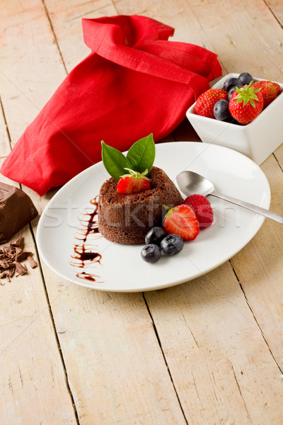 Сток-фото: шоколадом · десерта · Ягоды · фото · деревянный · стол