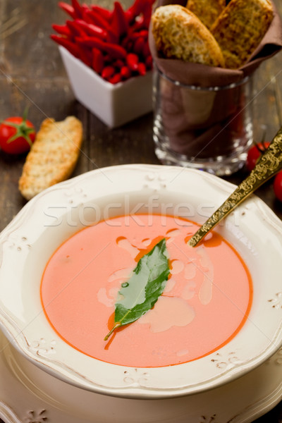 Zupa pomidorowa świeże domowej roboty liść laurowy drewniany stół żywności Zdjęcia stock © Francesco83