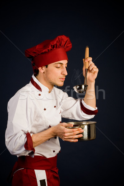 Geruch Foto jungen Küchenchef Topf Verkostung Stock foto © Francesco83