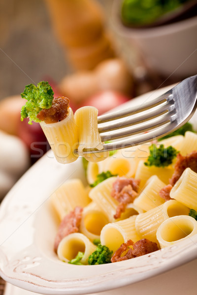 Pasta worst broccoli foto heerlijk houten tafel Stockfoto © Francesco83