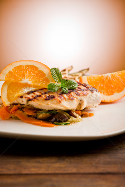 Foto stock: Frango · grelhado · peito · cama · delicioso · laranja · luz