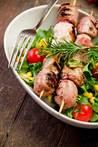 Stock foto: Fleisch · Holztisch · Salat · Restaurant · Gemüse