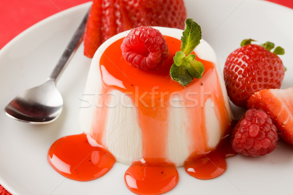 Photo italien dessert fraise menthe feuille Photo stock © Francesco83