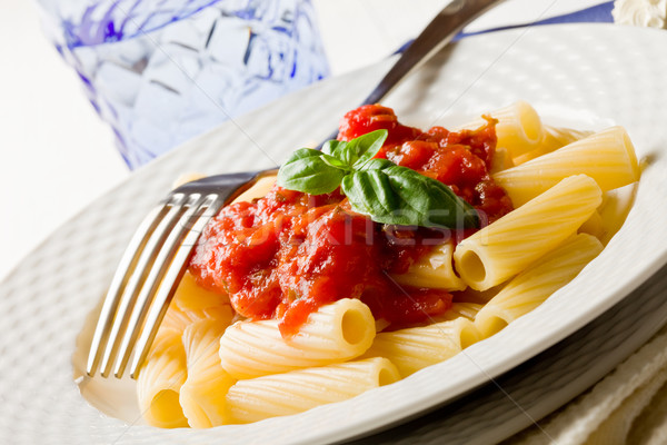 Pasta salsa de tomate albahaca foto delicioso blanco Foto stock © Francesco83