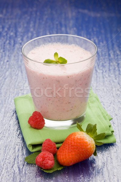 [[stock_photo]]: Fraise · photo · délicieux · fruits · vert · drap