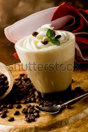 Crema batida foto delicioso café granos de café Foto stock © Francesco83
