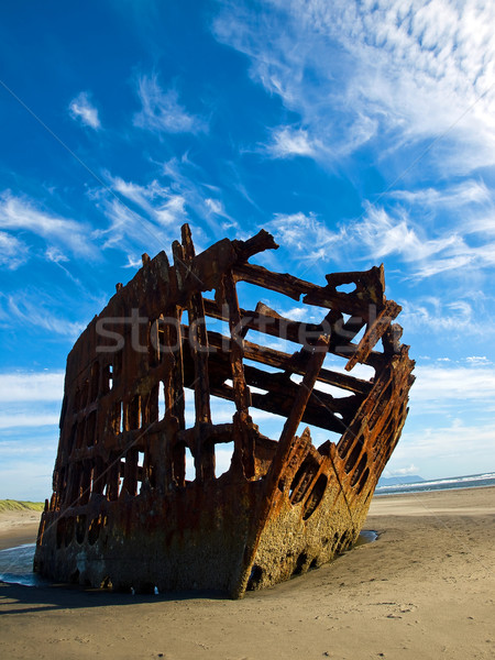 Zardzewiałe wrak statku plaży Oregon wybrzeża Zdjęcia stock © Frankljr