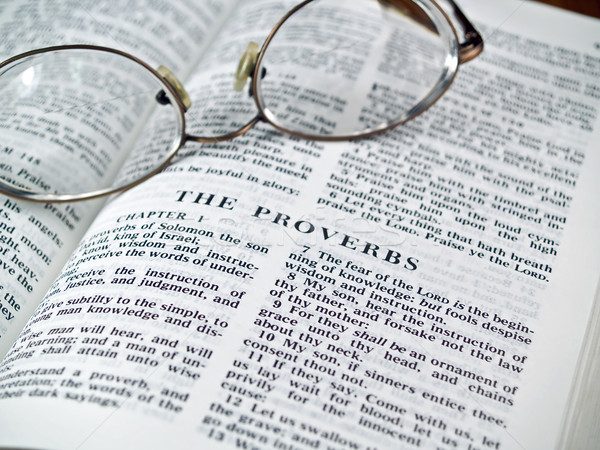 Biblia libro gafas carta dios Foto stock © Frankljr