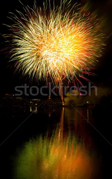 Langzeitbelichtung Feuerwerk schwarz Himmel Party Licht Stock foto © Frankljr