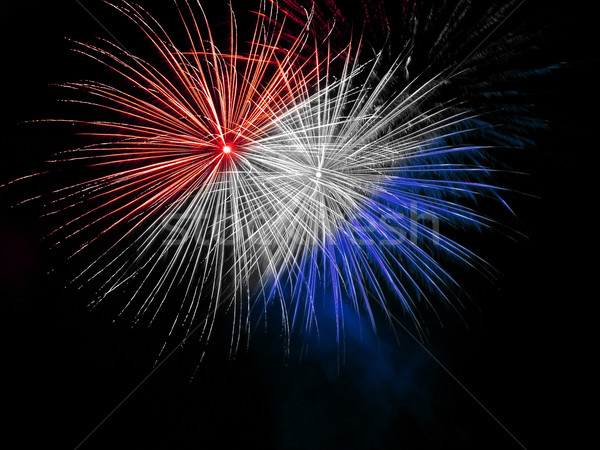 Timp de expunere focuri de artificii negru cer roşu alb Imagine de stoc © Frankljr