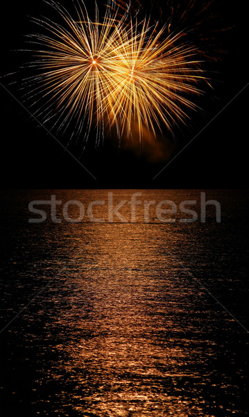 Hosszú expozíció tűzijáték higgadt víz égbolt narancs Stock fotó © Frankljr