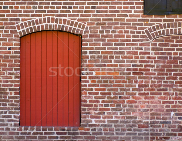 Vermelho parede de tijolos porta janela parede pintar Foto stock © Frankljr