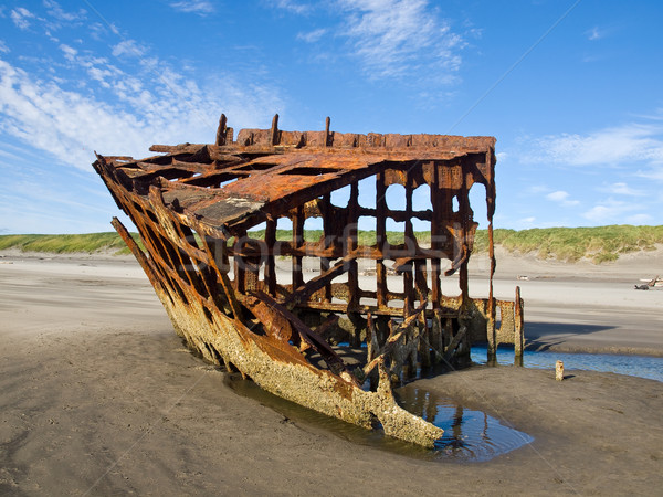 Zardzewiałe wrak statku plaży Oregon wybrzeża Zdjęcia stock © Frankljr