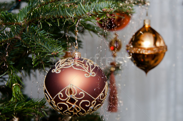 Dekoratív karácsony golyók akasztás fenyőfa faág Stock fotó © franky242
