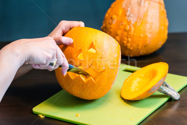 Halloween Kürbisse Hände Spaß Messer jungen Stock foto © franky242