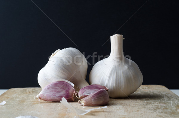 Knoblauch Gewürznelken Schneidebrett zwei ganze drei Stock foto © frannyanne