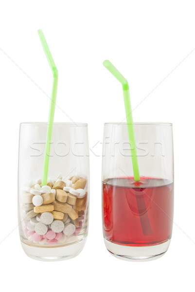 Verre vitamine pilules jus isolement vert [[stock_photo]] © frannyanne