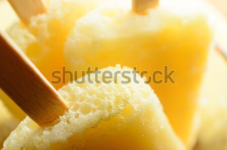 [[stock_photo]]: Jaune · ananas · macro · bois