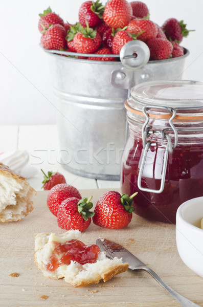 świeże truskawki jam stół kuchenny scena Zdjęcia stock © frannyanne