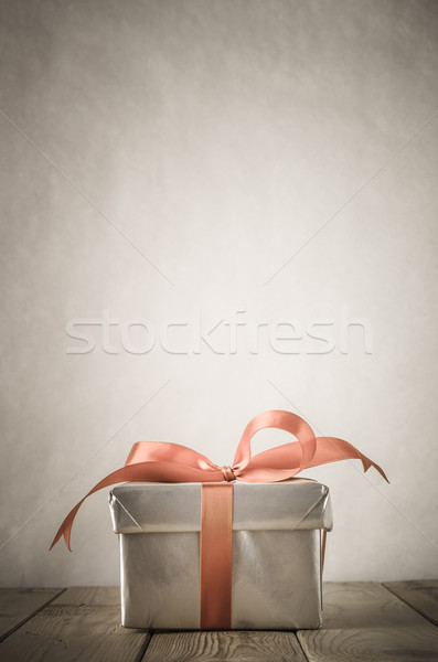 Stock foto: Geschenkbox · Jahrgang · Wirkung · geschlossen · Silber · Papier