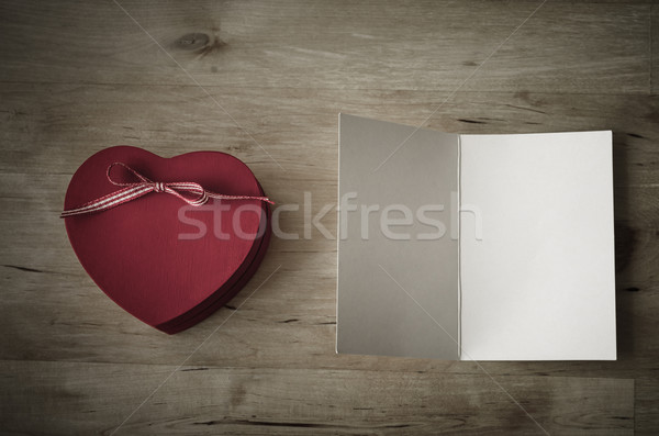 Foto d'archivio: Cuore · scatola · regalo · scheda · vuota · vintage · shot · verniciato