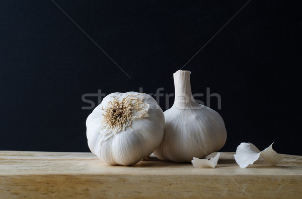 Garlic Bulb Heads on Chopping Board Stock photo © frannyanne