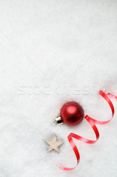 Christmas sneeuw Rood snuisterij lint swirl Stockfoto © frannyanne