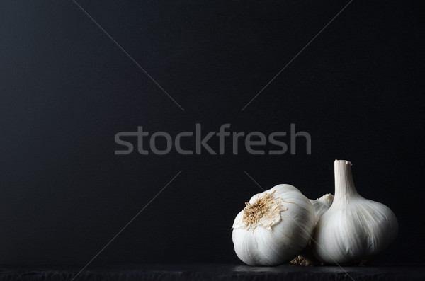 Knoblauch schwarz ganze Oberfläche weiß Kochen Stock foto © frannyanne