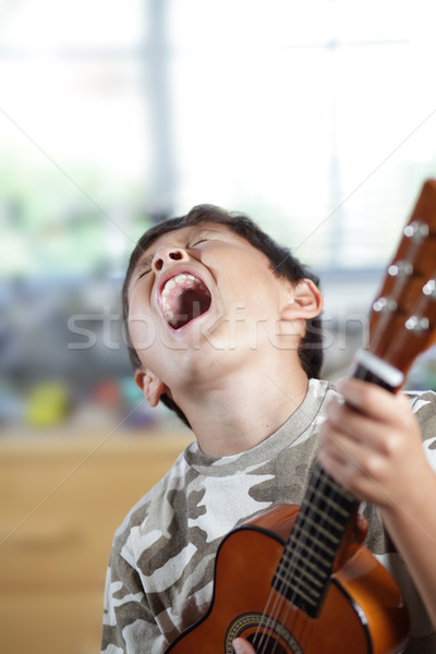 Stock fotó: Fiú · játszik · gitár · fiatal · mosolyog · boldog