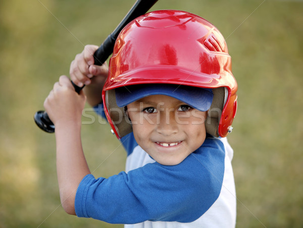 Retrato nino bate de béisbol rojo casco jóvenes Foto stock © Freshdmedia