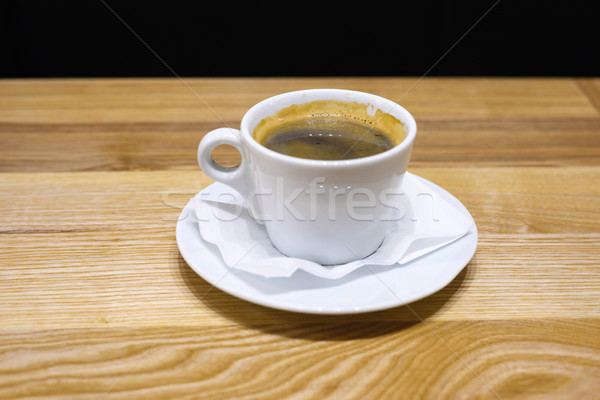 白 カップ コーヒー ナプキン プレート 木製のテーブル ストックフォト © frimufilms