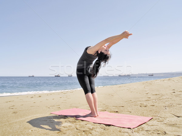 Yoga plantean playa maestro mar belleza Foto stock © fxegs