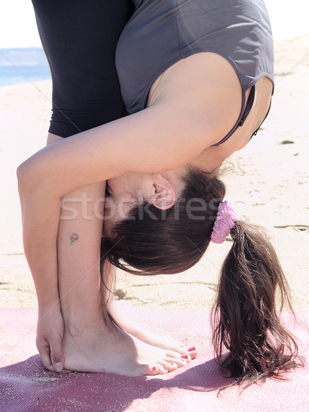 Yoga plantean playa maestro mar belleza Foto stock © fxegs