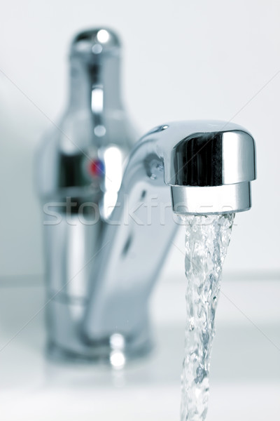 Folyóvíz csap víz otthon fürdőszoba acél Stock fotó © g215