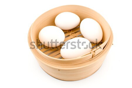 Patru alb ouă bambus coş izolat Imagine de stoc © gavran333