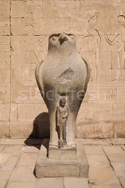 ősi kő szobor egyiptomi templom madár Stock fotó © Gbuglok