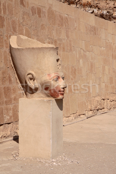 Kamień głowie starożytnych egipcjanin świątyni twarz Zdjęcia stock © Gbuglok