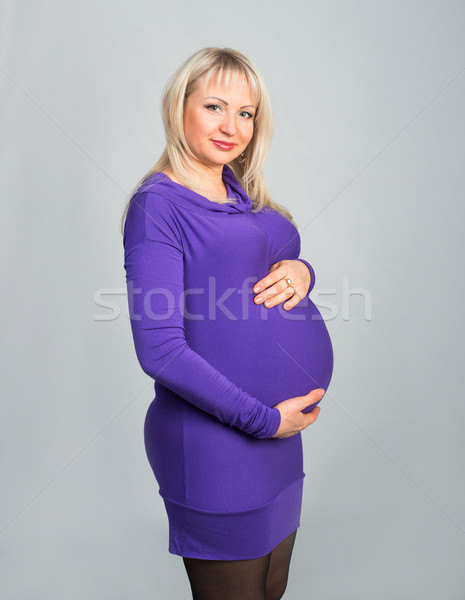 Mulher grávida imagem tocante barriga mãos cinza Foto stock © GekaSkr