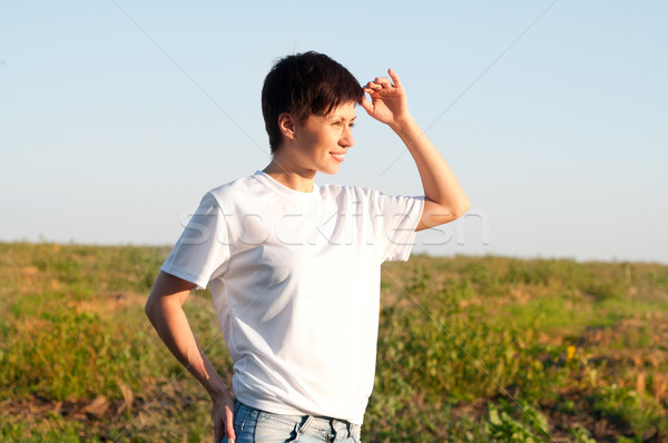 Mujer mirando distancia feliz resumen Foto stock © GekaSkr