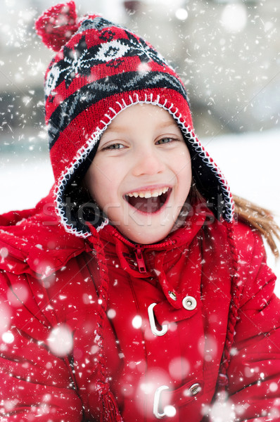 Petite fille bonhomme de neige souriant à l'extérieur hiver temps [[stock_photo]] © GekaSkr