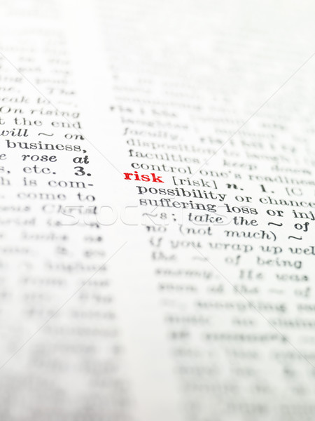 Foto stock: Palabra · riesgo · diccionario · papel · libro · rojo
