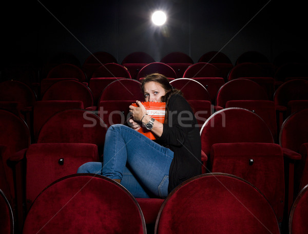 Félő fiatal nő egyedül film színház film Stock fotó © gemenacom