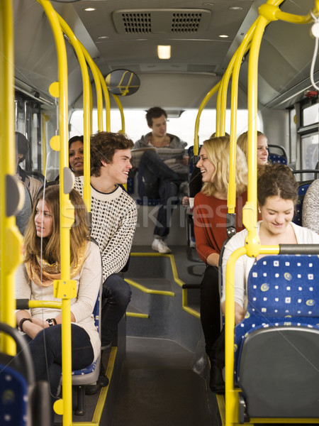 Gelukkig paar bus meisjes tijd communicatie Stockfoto © gemenacom