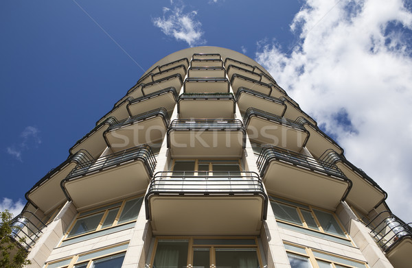 Cladire moderna construcţie cărămidă arhitectură Imobiliare Imagine de stoc © gemenacom