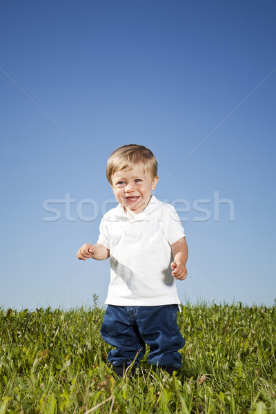 Boy in grass Stock photo © gemenacom