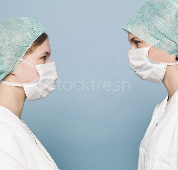 Kettő nővérek sebészi maszkok orvos nők Stock fotó © gemenacom