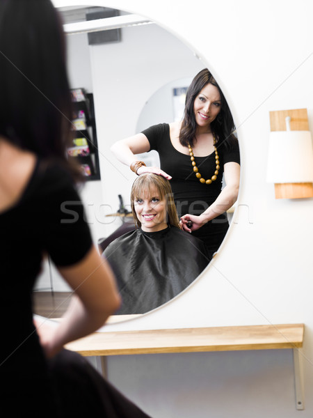 Salão de cabeleireiro situação loiro mulher sorrir cadeira Foto stock © gemenacom