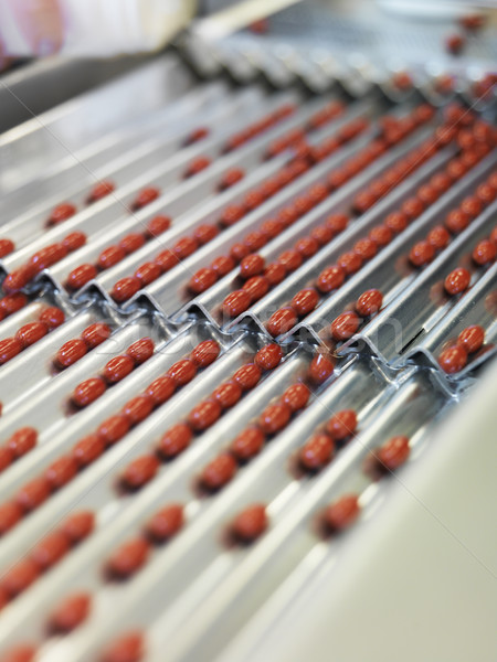 фармацевтическая промышленность медицинской таблетки производства линия врач Сток-фото © gemenacom