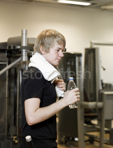 Fiatalember elvesz törik egészség klub férfi Stock fotó © gemenacom